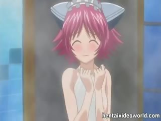 Žavus anime jaunas jaunas patelė priklausantis į vonia