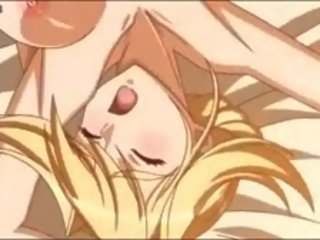 Blondīne anime draiskule ar apaļš bumbulīši