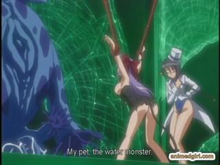 Przyłapani anime dostaje squeezed jej bigtits i tyłek wydymane przez macki