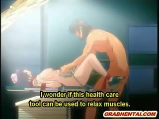 Piesaistīti hentai medmāsa izpaužas electric shocks un brutāli poked