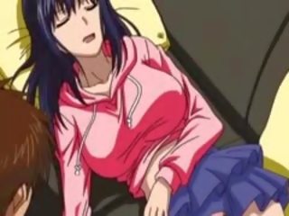 Koķets anime jauns sieviete rāda apakšveļa augšup viņai mazas svārki