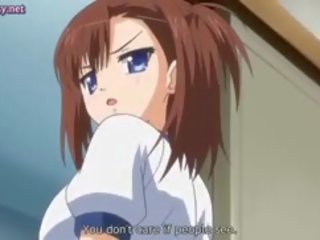 Anime thirrje vajzë shuplaka dhe merr shpim në klasë