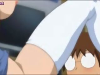 Miellyttävä anime äkäpussi näyttää hänen kannut