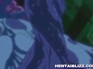 Stor boob manga fanget og knullet alle hull av tentacles