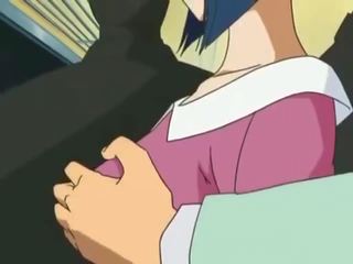 Groovy lelle bija ieskrūvē uz publisks uz anime