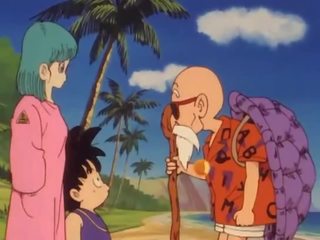 Bulma meets the surgeon Roshi and films her pussy