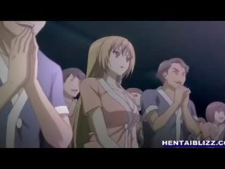Krūtainas japānieši hentai gangbanged un groupfucked uz sportazāle